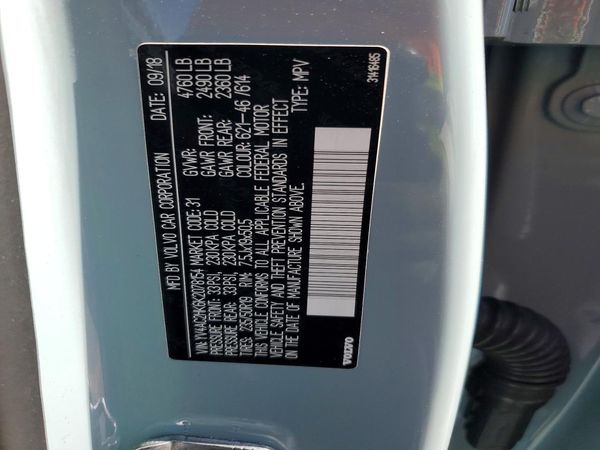 2019 VOLVO XC40 Momentum