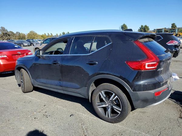 2024 VOLVO XC40 Core (Bright/Dark)