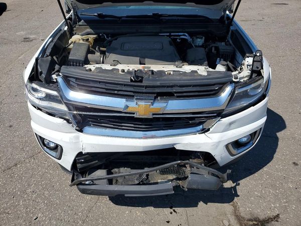 2016 CHEVROLET COLORADO LT — Engine bay