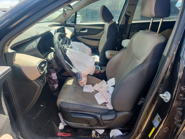 2019 HYUNDAI SANTA FE SE