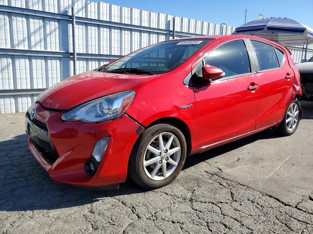 2015 TOYOTA PRIUS — Front 3/4