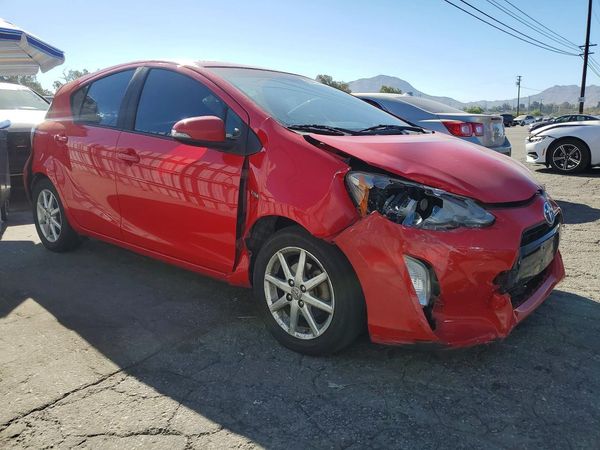 2015 TOYOTA PRIUS — Passenger 3/4
