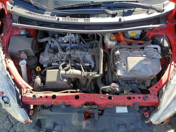 2015 TOYOTA PRIUS — Engine bay