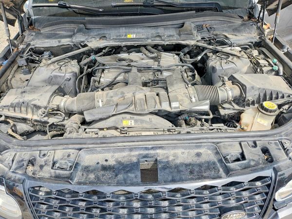 2015 LAND ROVER RANGEROVER HSE — Engine bay