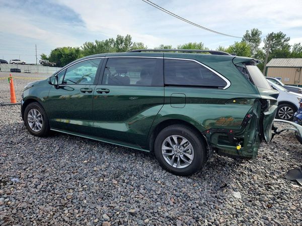 2024 TOYOTA SIENNA LE