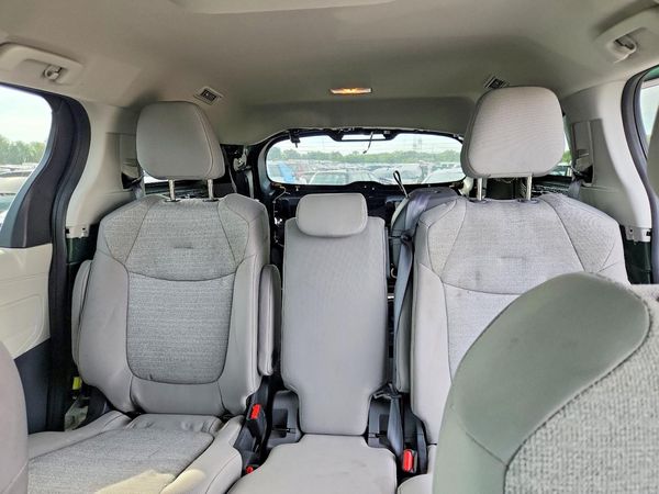 2024 TOYOTA SIENNA LE
