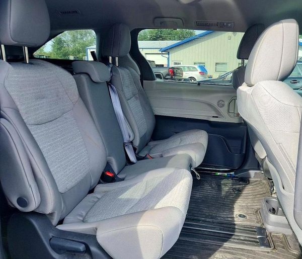 2024 TOYOTA SIENNA LE