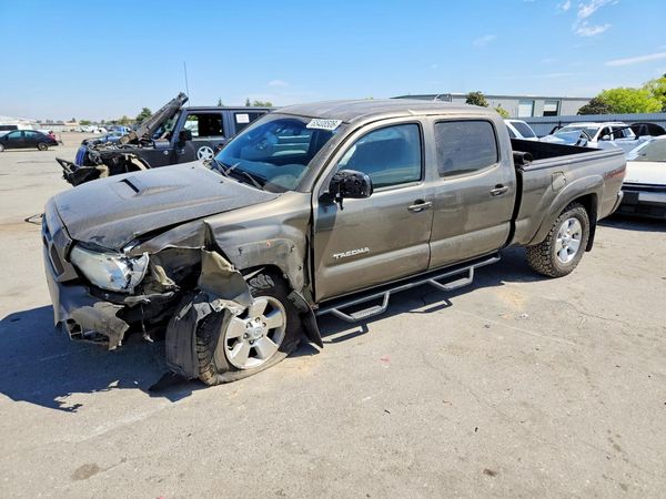 2015 TOYOTA TACOMA Delux Grade