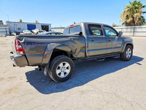 2015 TOYOTA TACOMA Delux Grade
