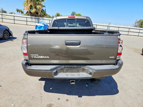 2015 TOYOTA TACOMA Delux Grade