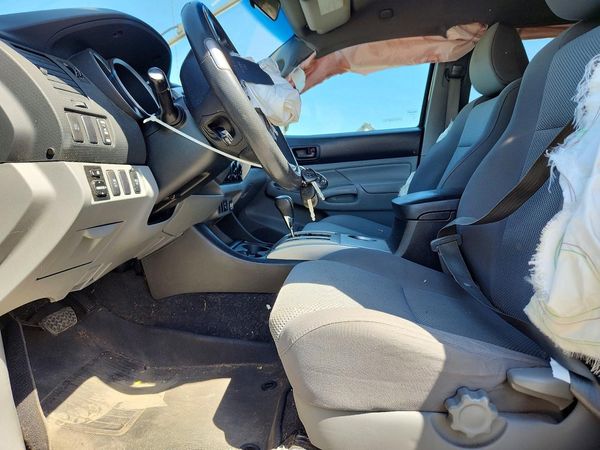2015 TOYOTA TACOMA Delux Grade