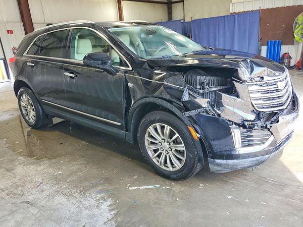 2017 CADILLAC XT5 Luxury — Passenger 3/4