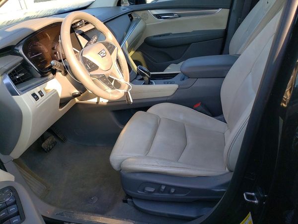 2017 CADILLAC XT5 Luxury — DENT