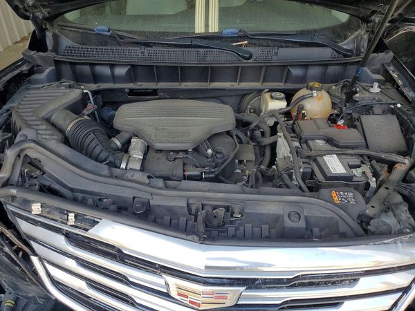 2017 CADILLAC XT5 Luxury — Engine bay