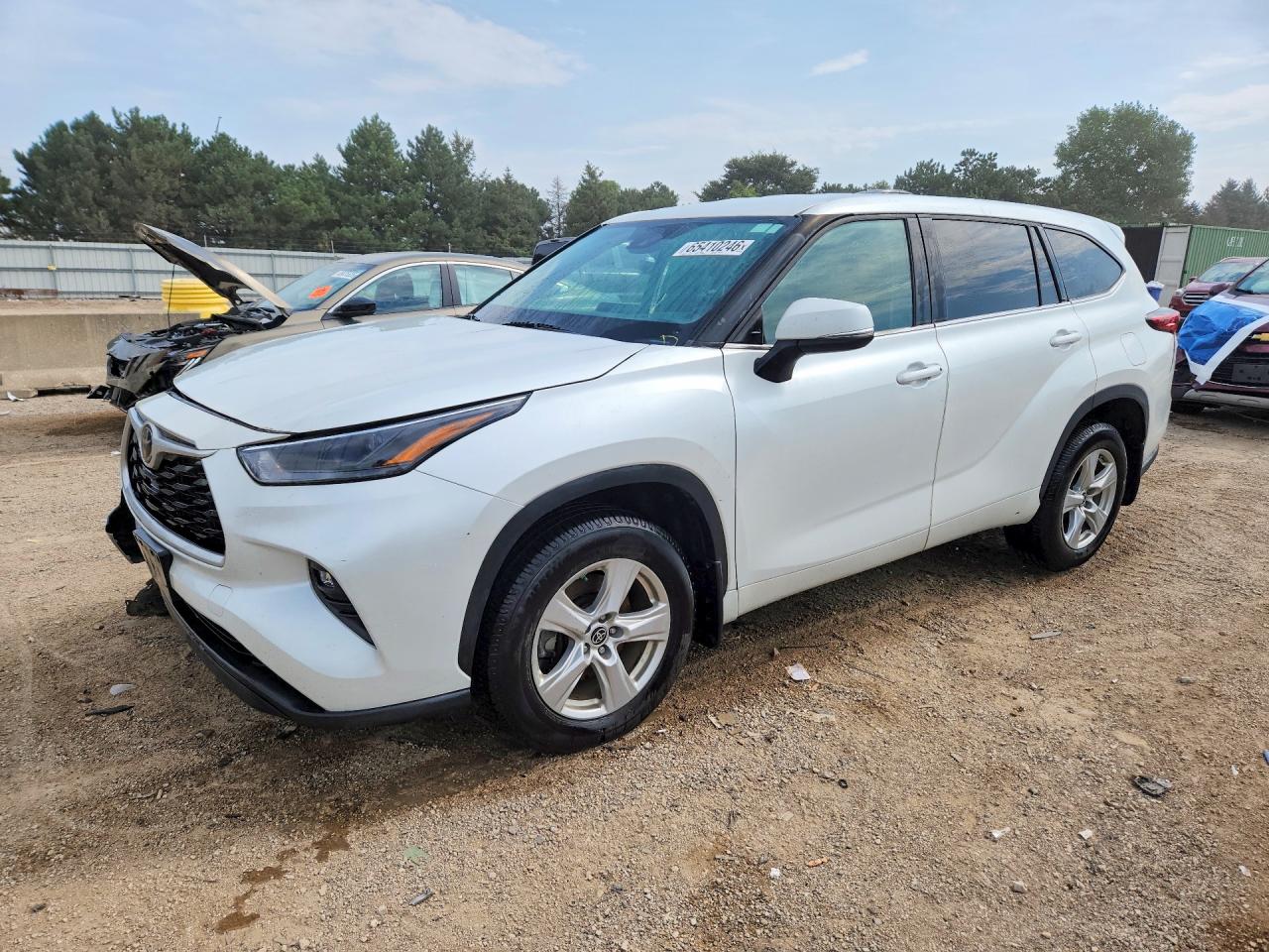 2022 TOYOTA HIGHLANDER LE