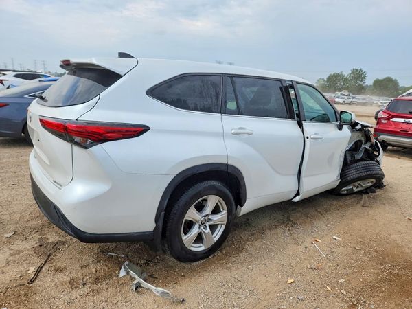 2022 TOYOTA HIGHLANDER LE