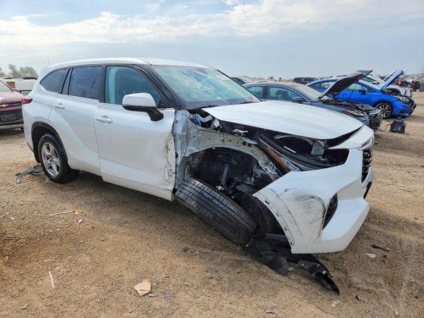 2022 TOYOTA HIGHLANDER LE