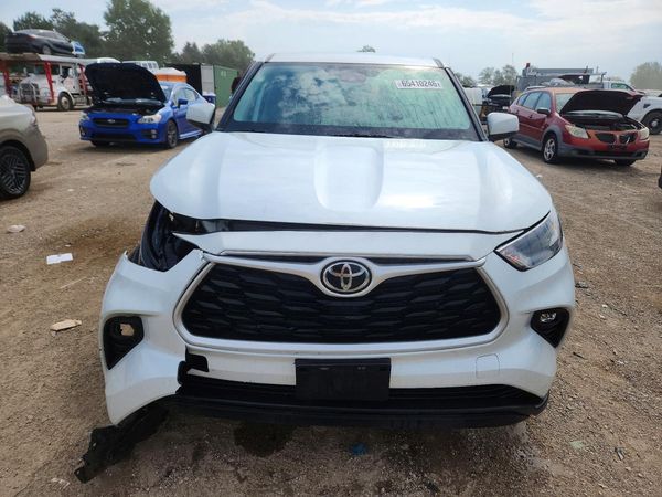 2022 TOYOTA HIGHLANDER LE
