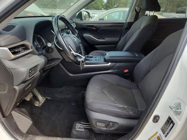 2022 TOYOTA HIGHLANDER LE