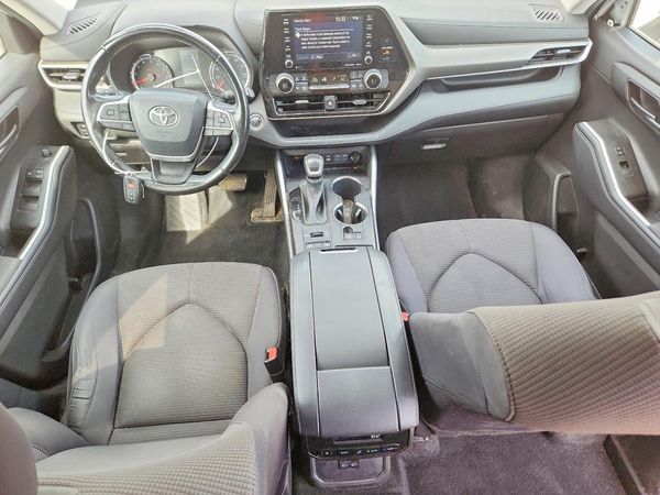 2022 TOYOTA HIGHLANDER LE