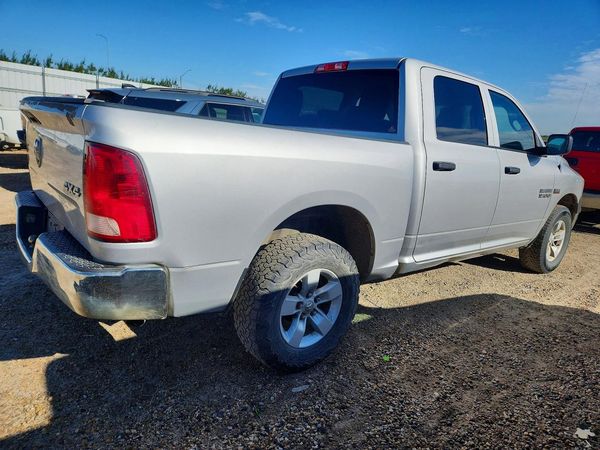 2017 RAM 1500 ST CREW CAB 4X4
