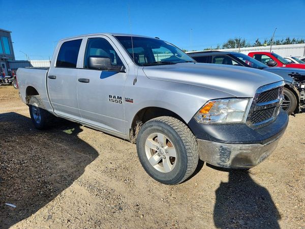 2017 RAM 1500 ST CREW CAB 4X4