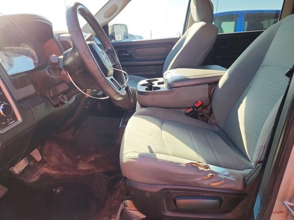 2017 RAM 1500 ST CREW CAB 4X4