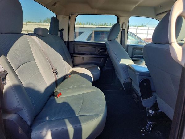2017 RAM 1500 ST CREW CAB 4X4