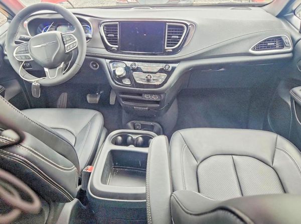 2025 CHRYSLER PACIFICA