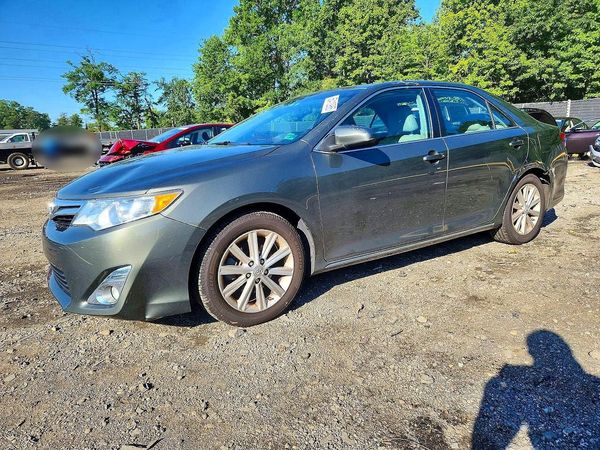 2014 TOYOTA CAMRY
