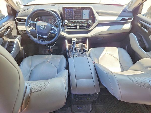 2022 TOYOTA HIGHLANDER