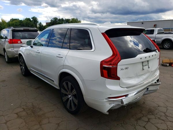 2022 VOLVO XC90