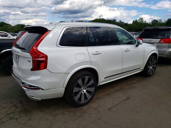 2022 VOLVO XC90