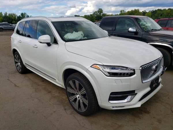 2022 VOLVO XC90