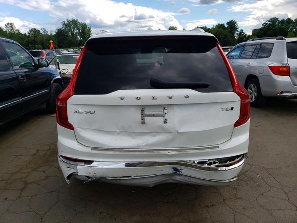 2022 VOLVO XC90