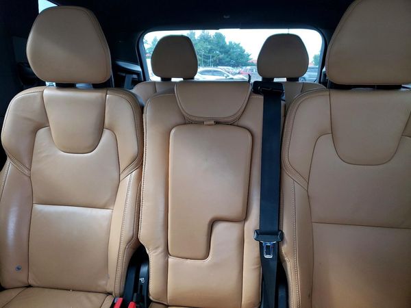 2022 VOLVO XC90