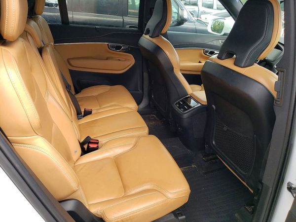 2022 VOLVO XC90