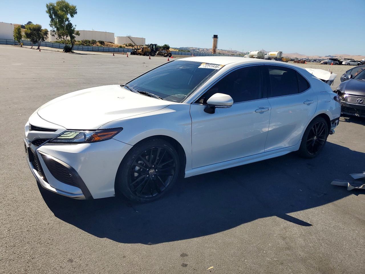 2021 TOYOTA CAMRY XSE — Front 3/4