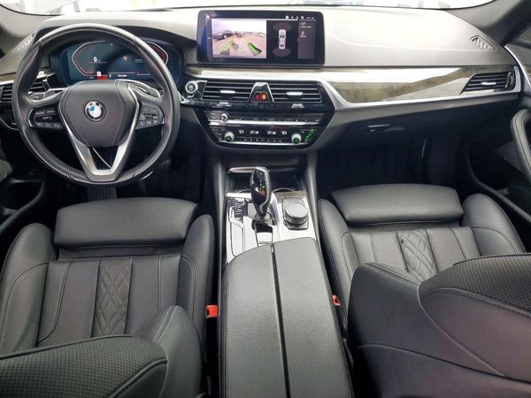 2022 BMW 530