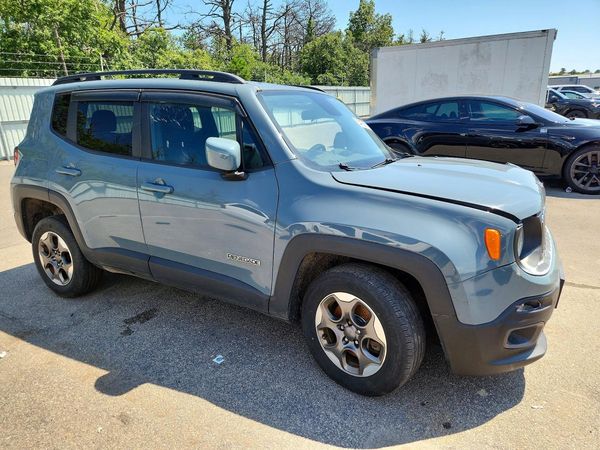 2017 JEEP RENEGADE — Passenger 3/4