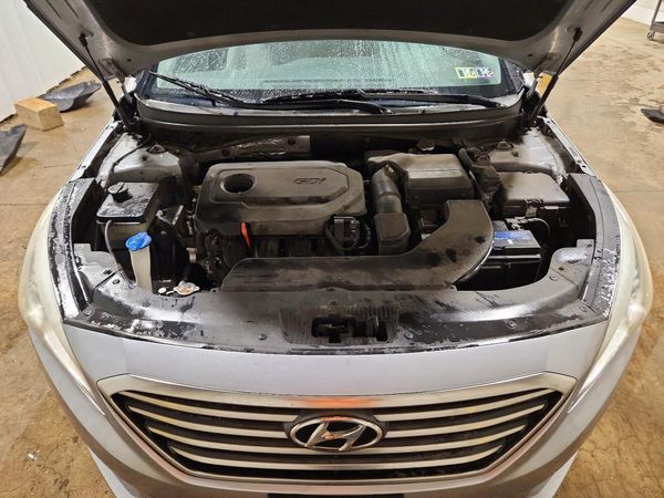 2015 HYUNDAI SONATA SE, ECO — Engine bay