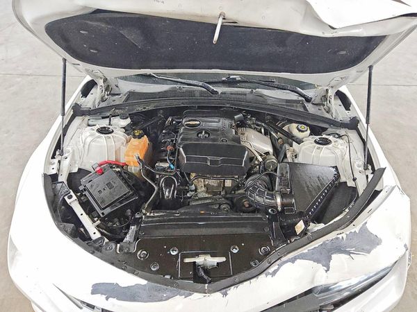 2017 CHEVROLET CAMARO 1LT — Engine bay