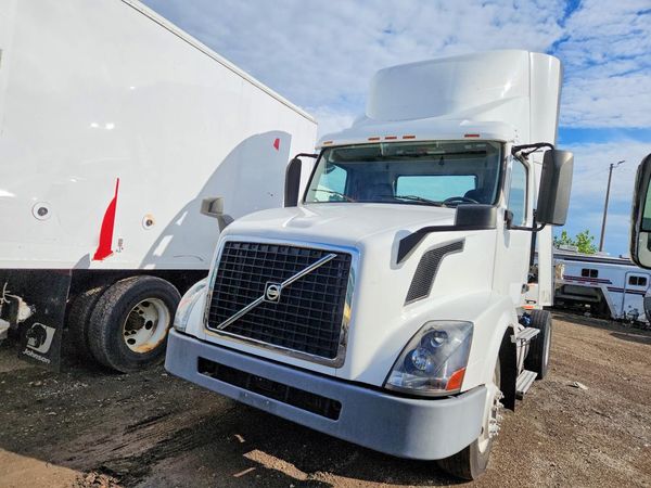 2016 VOLVO VNL