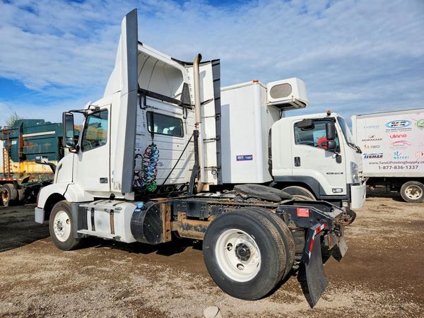 2016 VOLVO VNL
