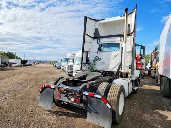 2016 VOLVO VNL