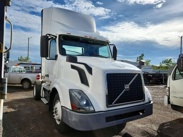 2016 VOLVO VNL