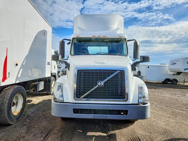 2016 VOLVO VNL