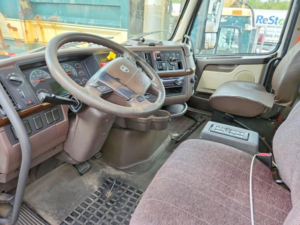 2016 VOLVO VNL
