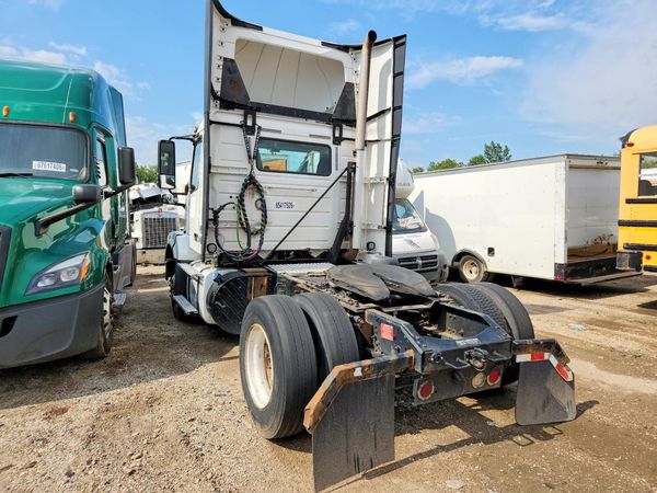 2017 VOLVO VNL