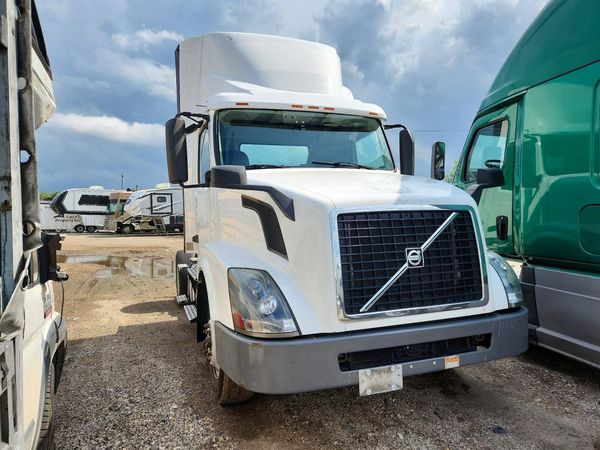 2017 VOLVO VNL
